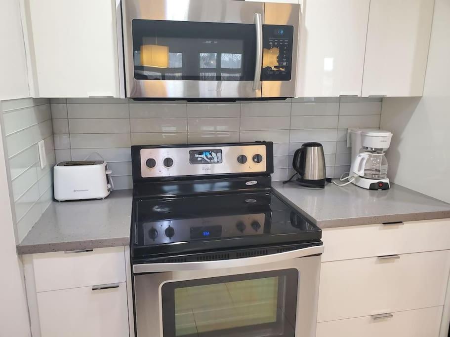 Stunning 1 bedroom condo in Calgary with riverview