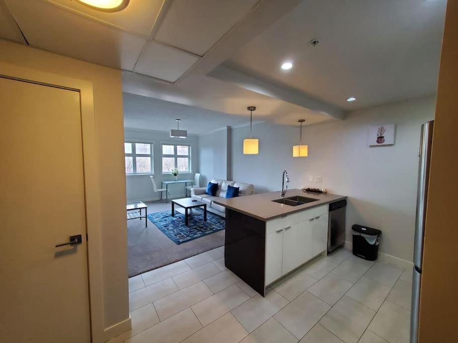 Stunning 1 bedroom condo in Calgary with riverview