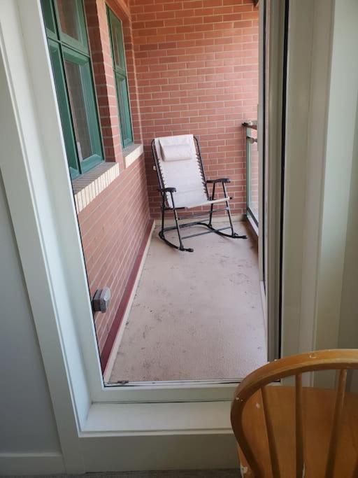 Stunning 1 bedroom condo in Calgary with riverview