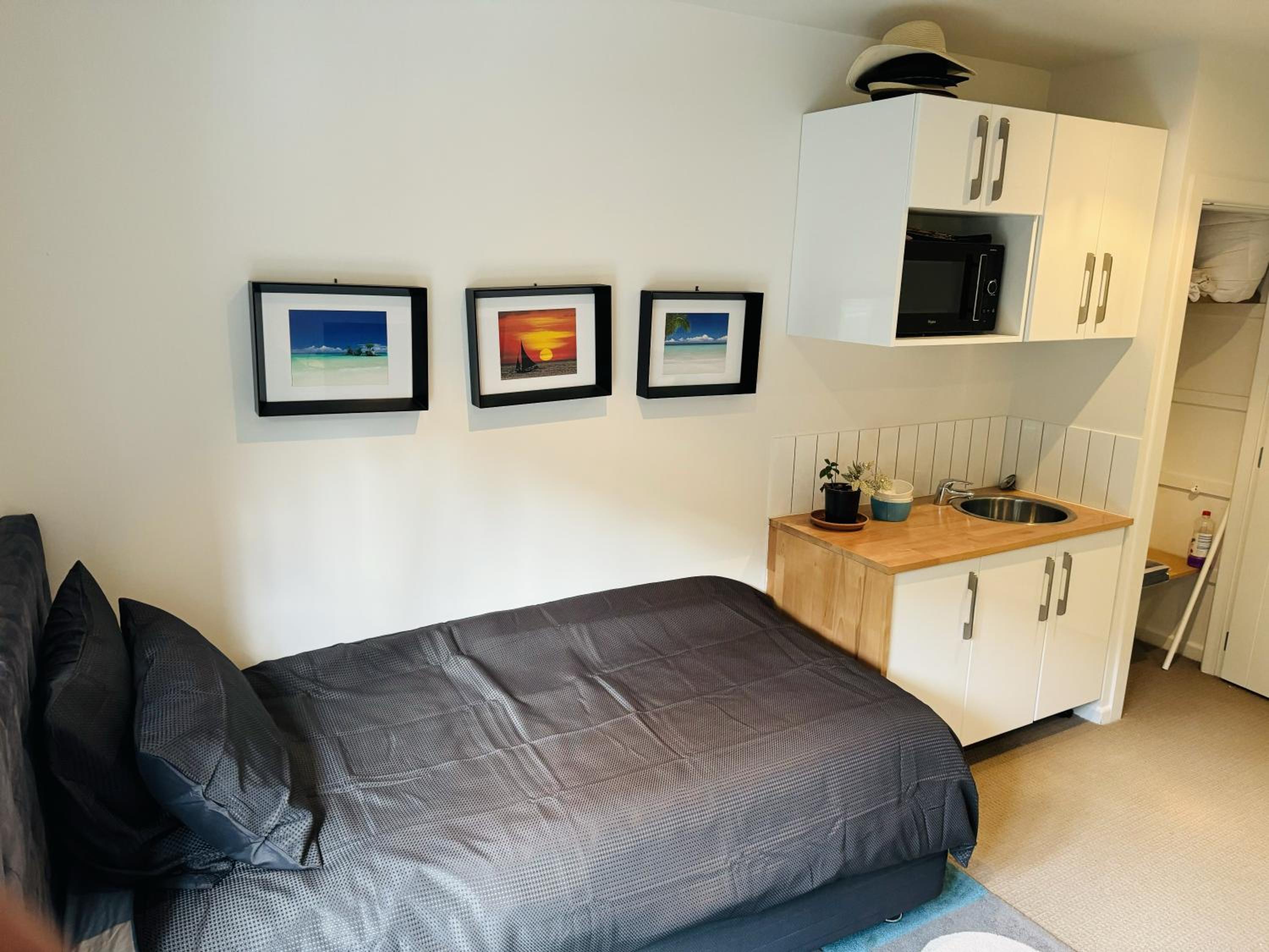 Furnished, modern studio view 4
