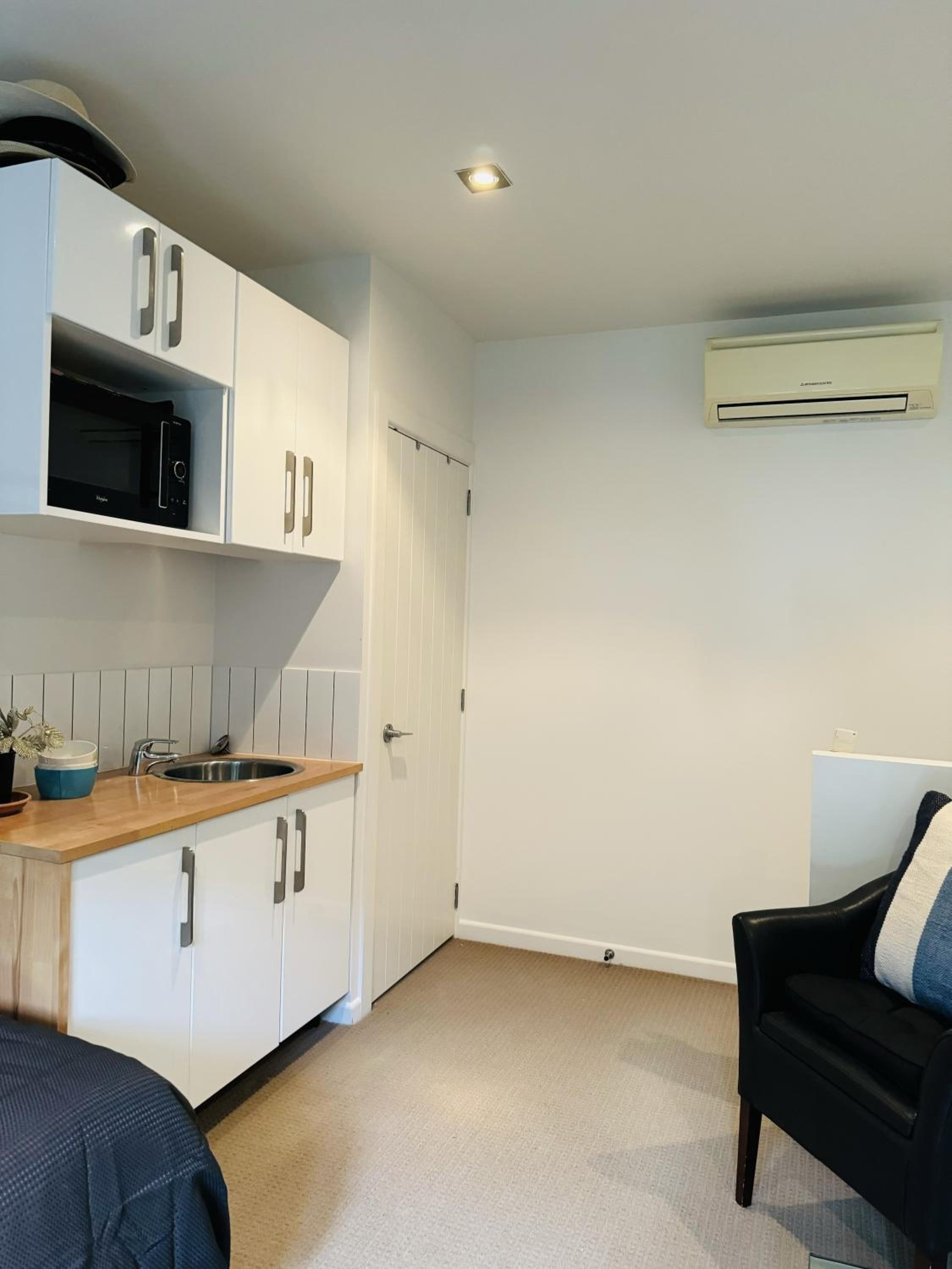 Furnished, modern studio view 5