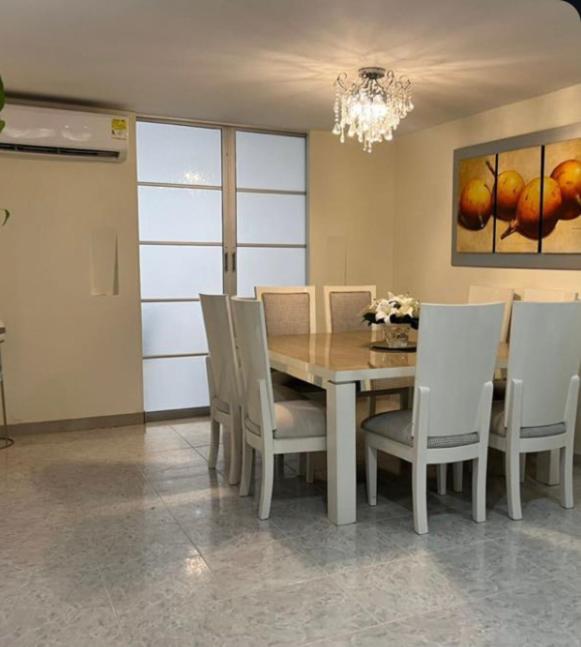 Casas grandes y lujosas disponibles
