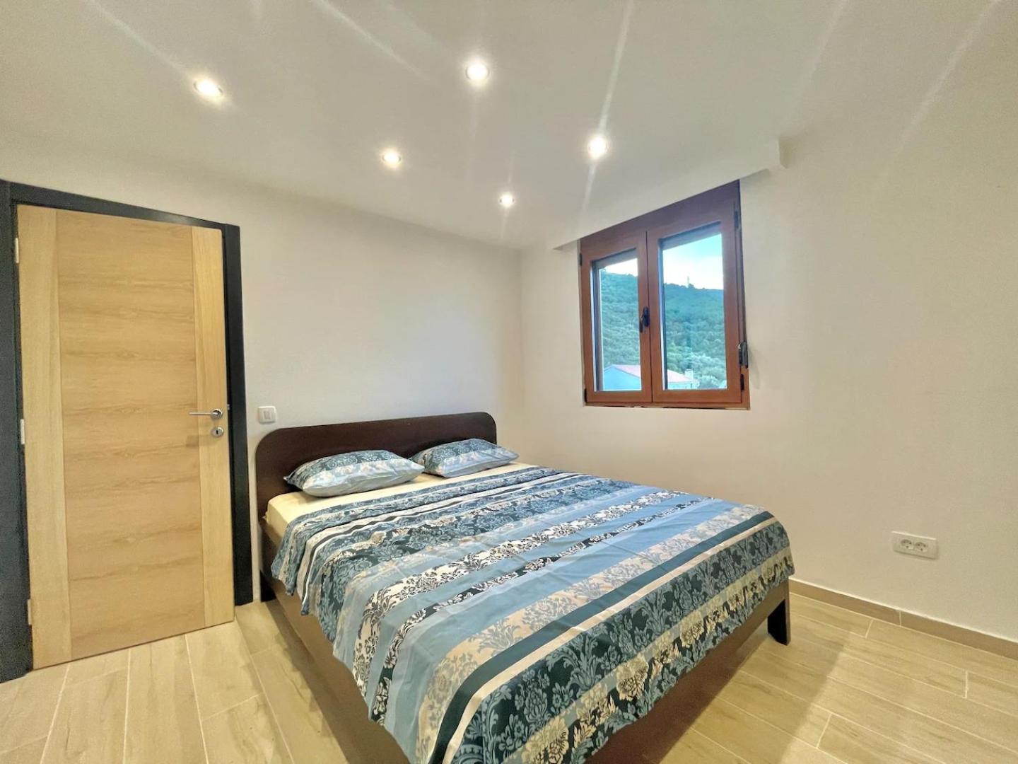 Perfect 2-bd apartment with terrace view 4