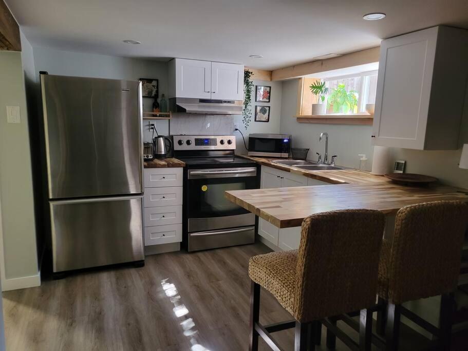 1 bedroom basement apartment with free parking