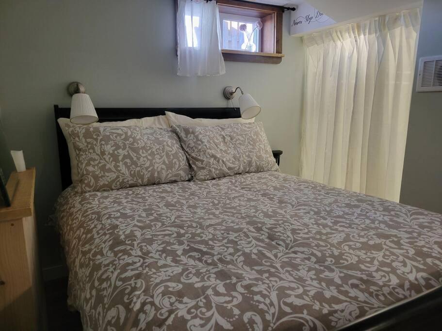 1 bedroom basement apartment with free parking
