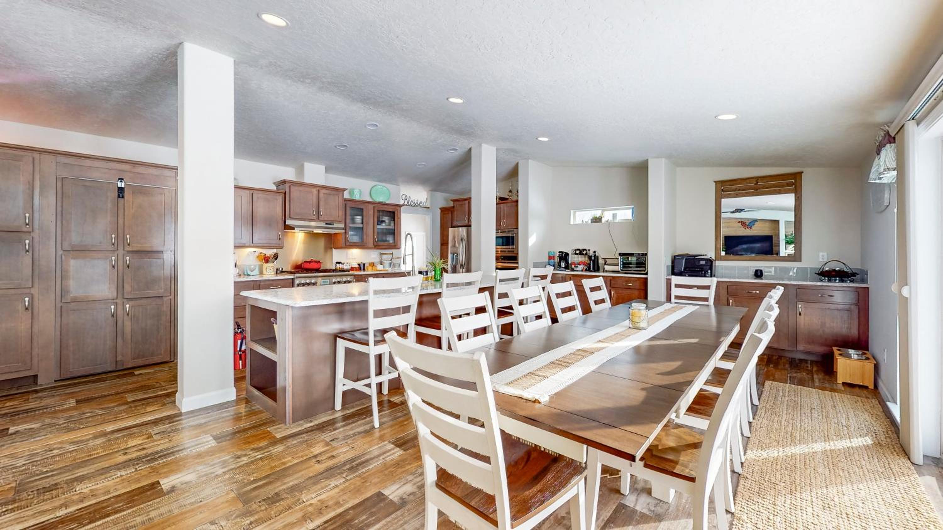 New! Grand Manor - Close to Tamarack and Lake Cascade - Pet friendly - fenced yard - trailer parking view 5