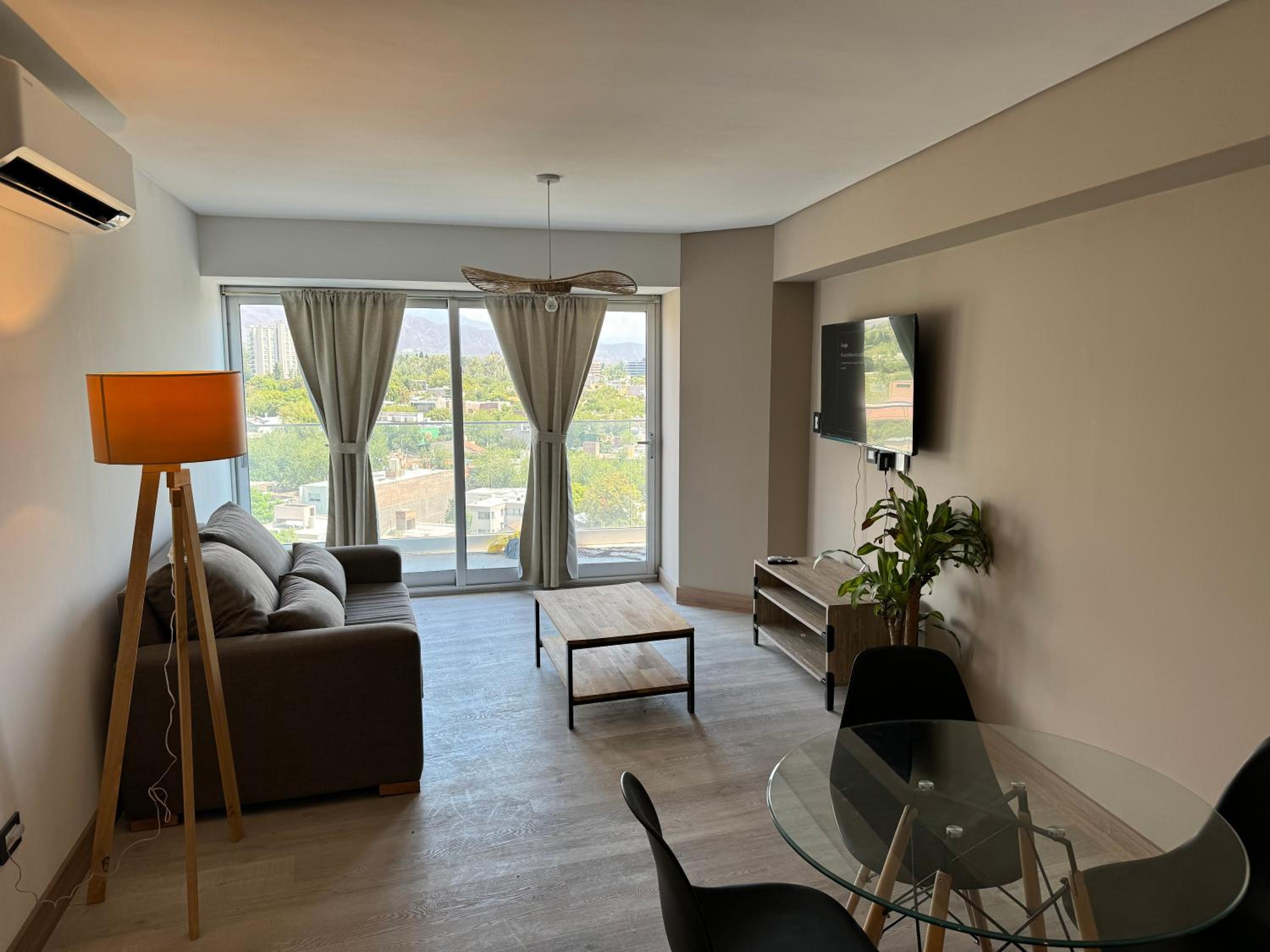 Departamento con vista a la ciudad y cordillera ,con balcón