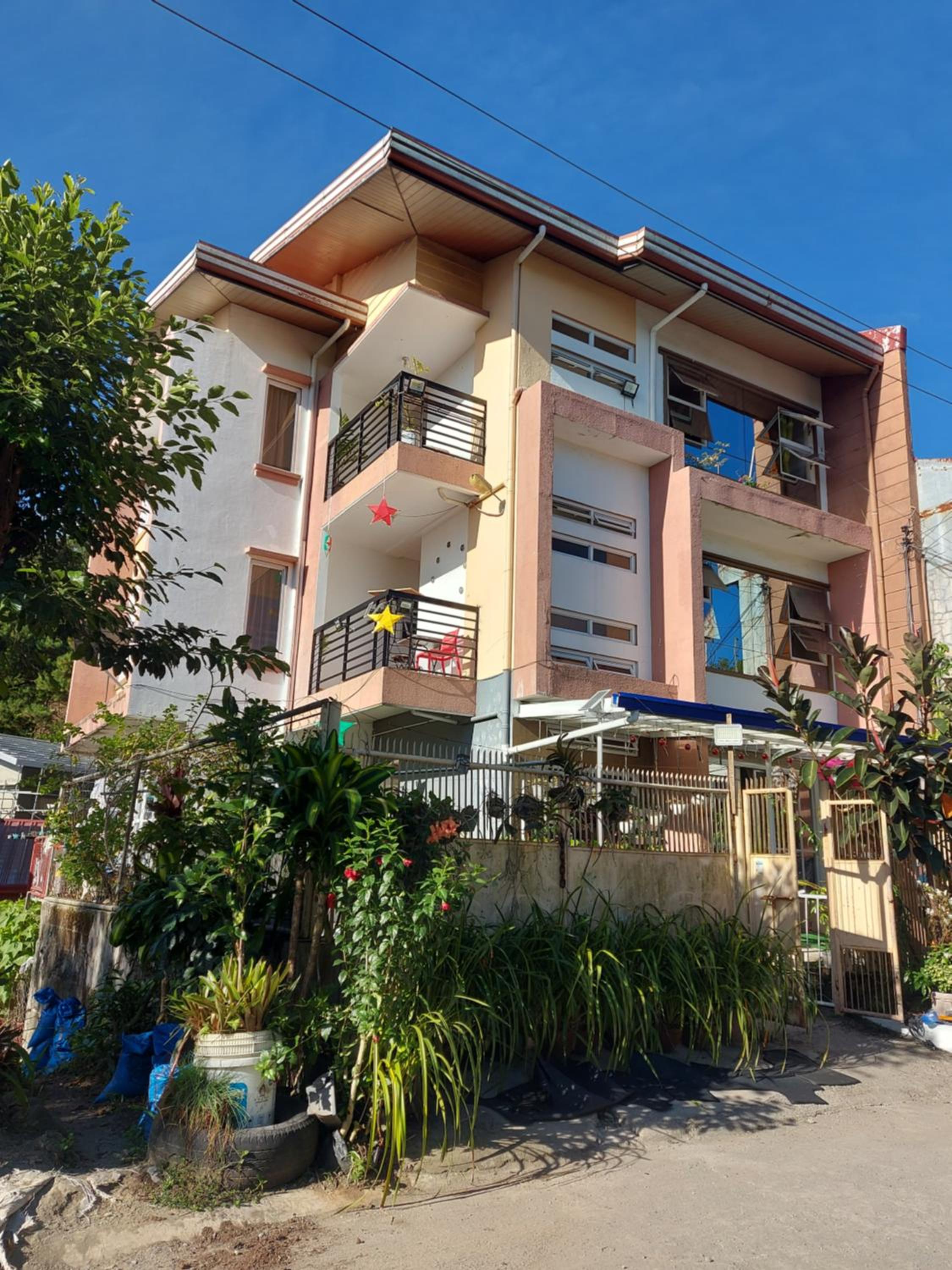 The Greens Home & Garden -ENTIRE 2nd FLOOR 3 Bedroom Unit view 4