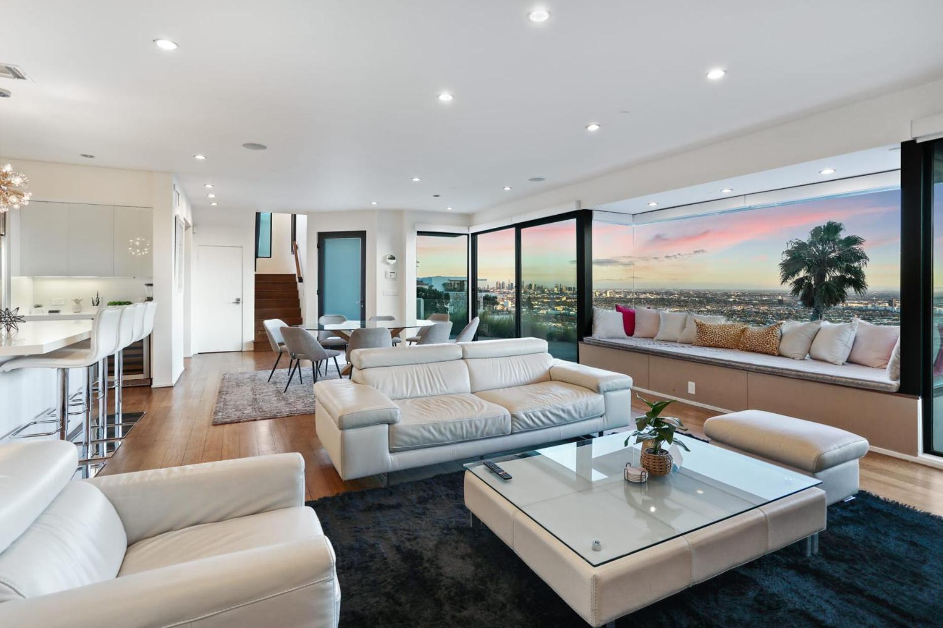 New Listing Stunning Jetliner View Private Spa