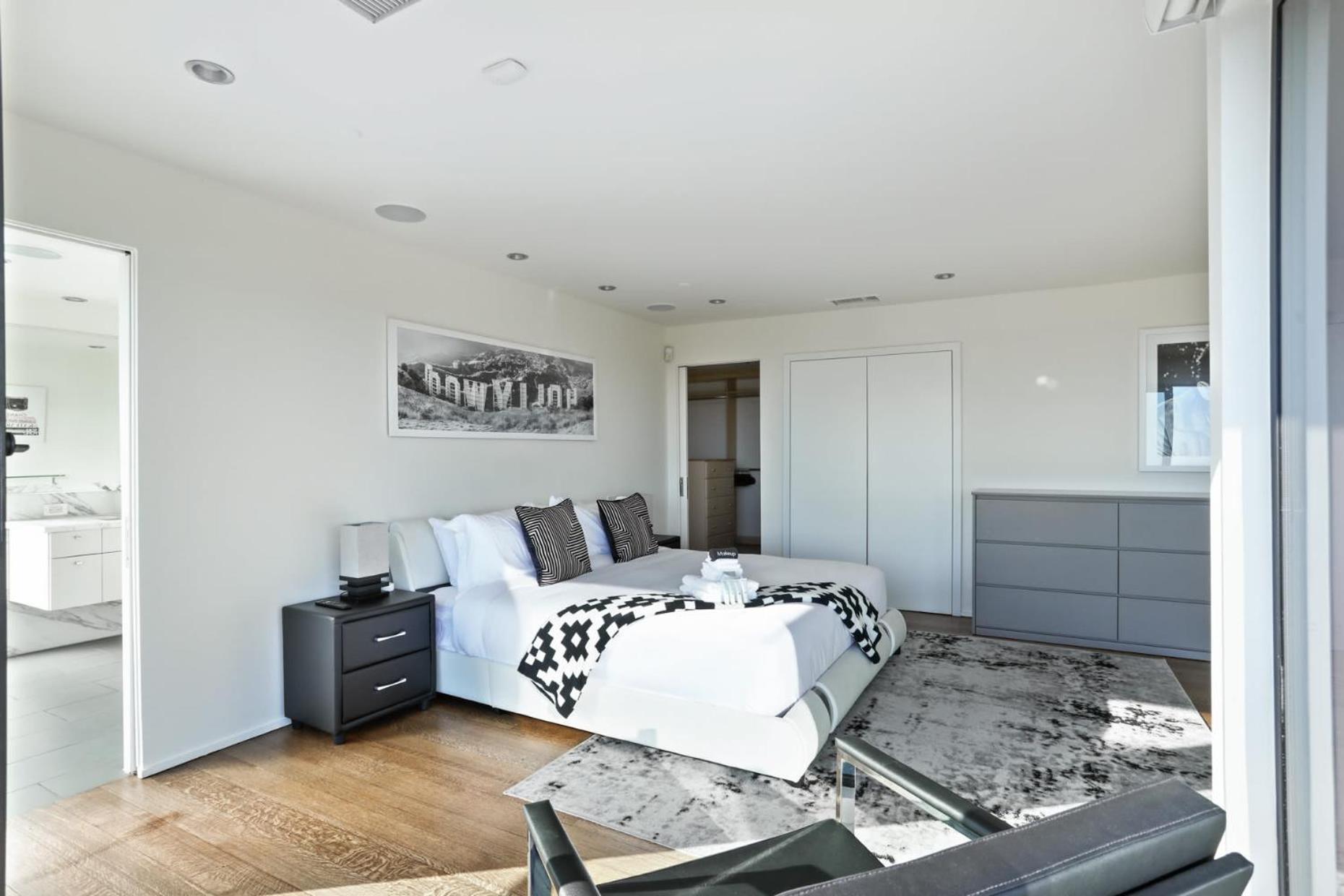 New Listing Stunning Jetliner View Private Spa