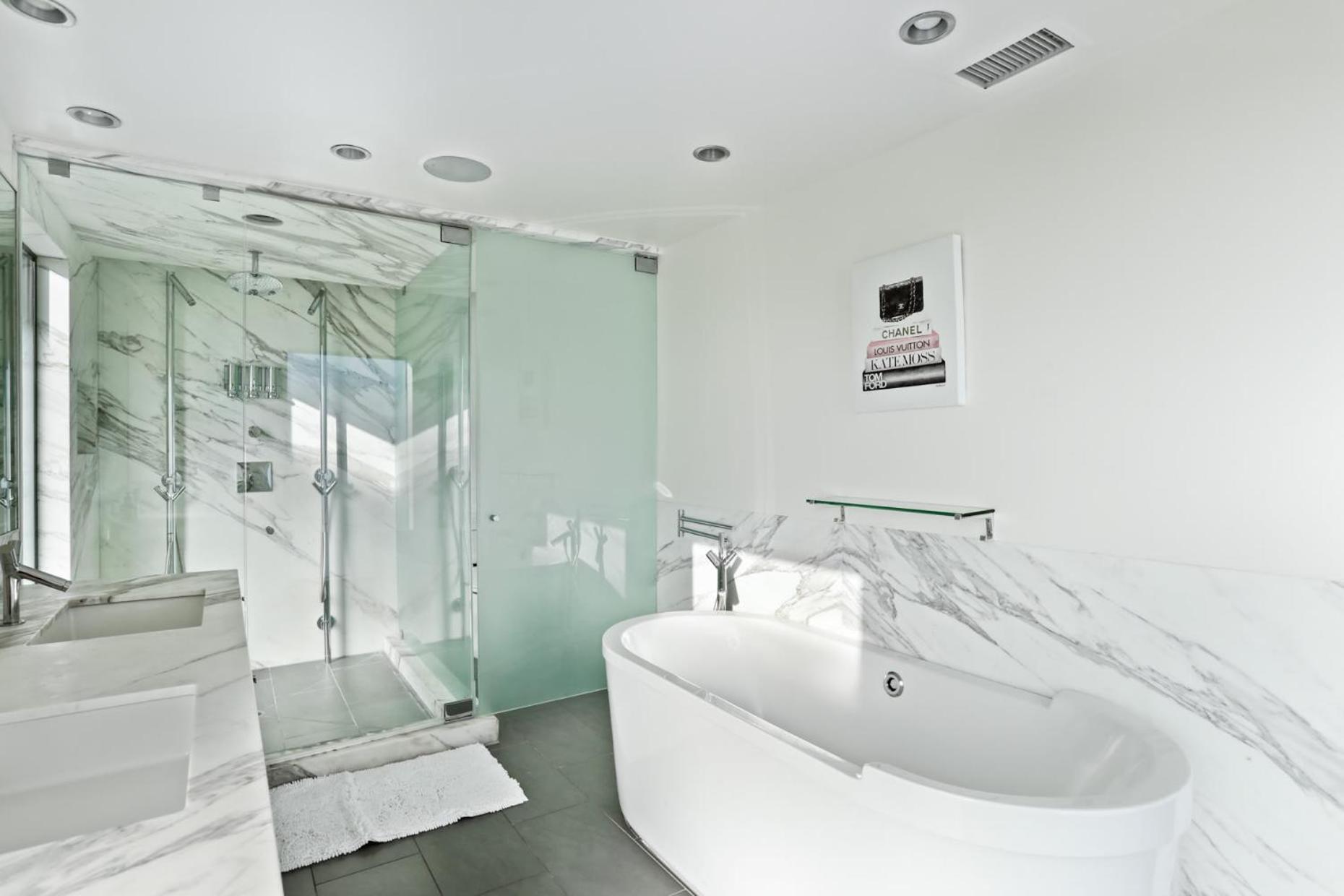 New Listing Stunning Jetliner View Private Spa