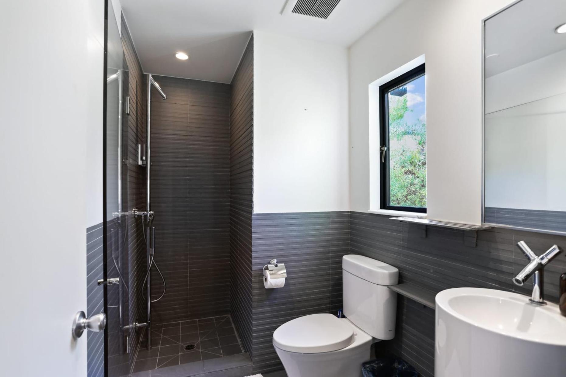 New Listing Stunning Jetliner View Private Spa