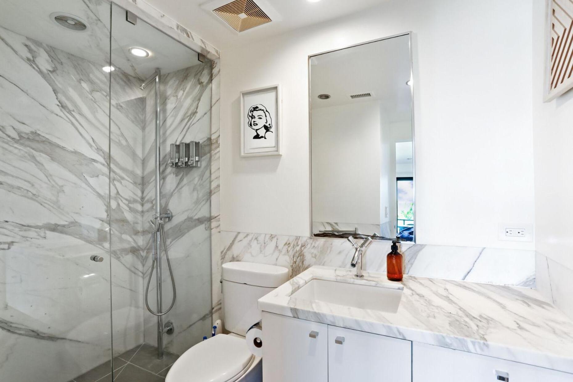New Listing Stunning Jetliner View Private Spa
