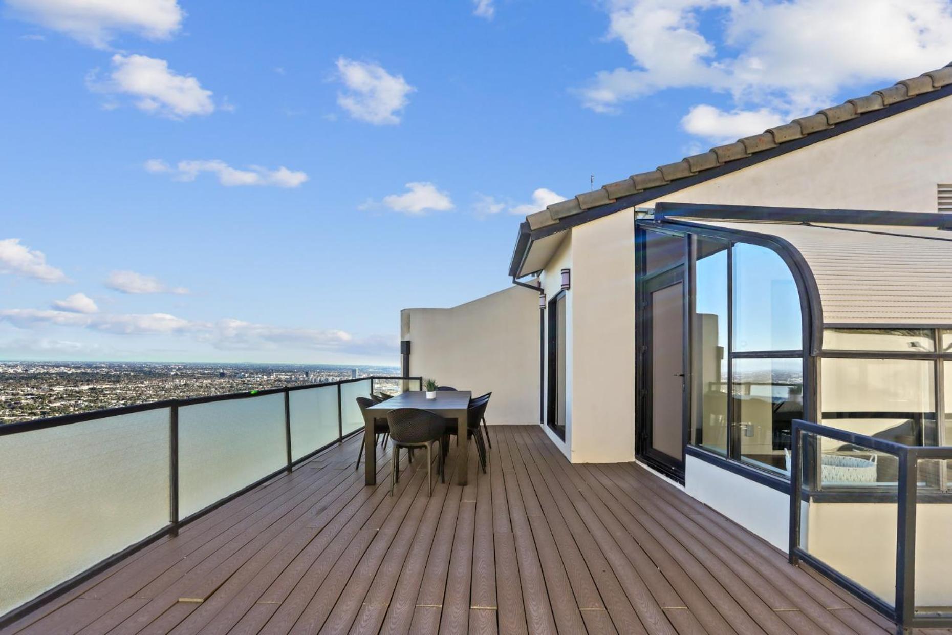New Listing Stunning Jetliner View Private Spa