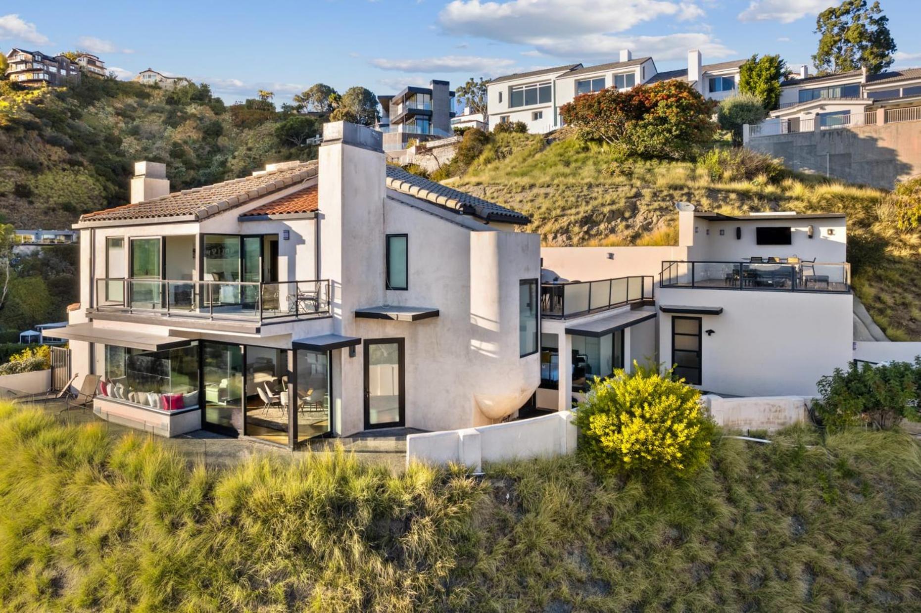 New Listing Stunning Jetliner View Private Spa
