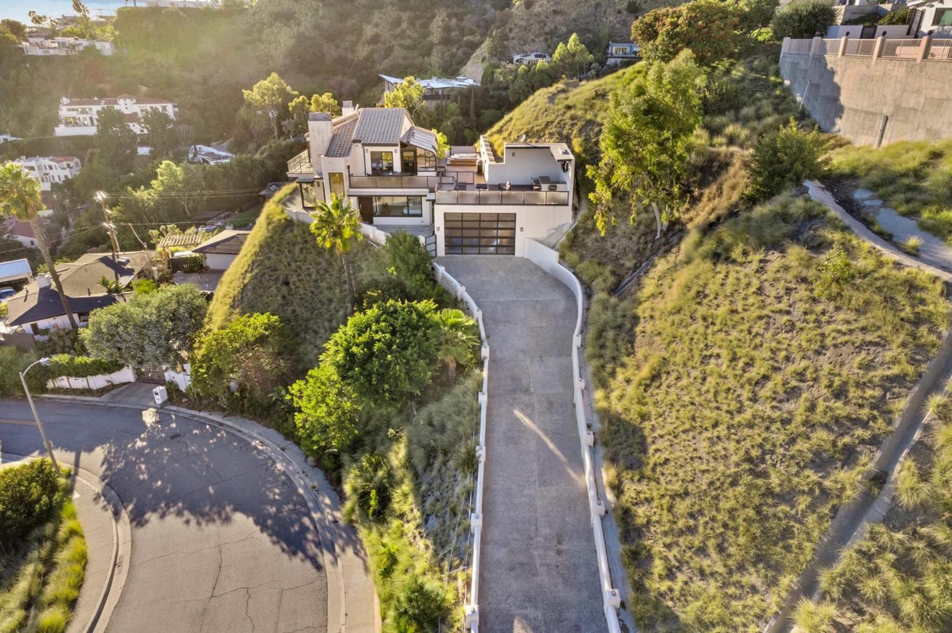 New Listing Stunning Jetliner View Private Spa