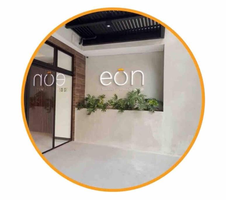 Eon Apart-estudio zona 10 con AC view 5