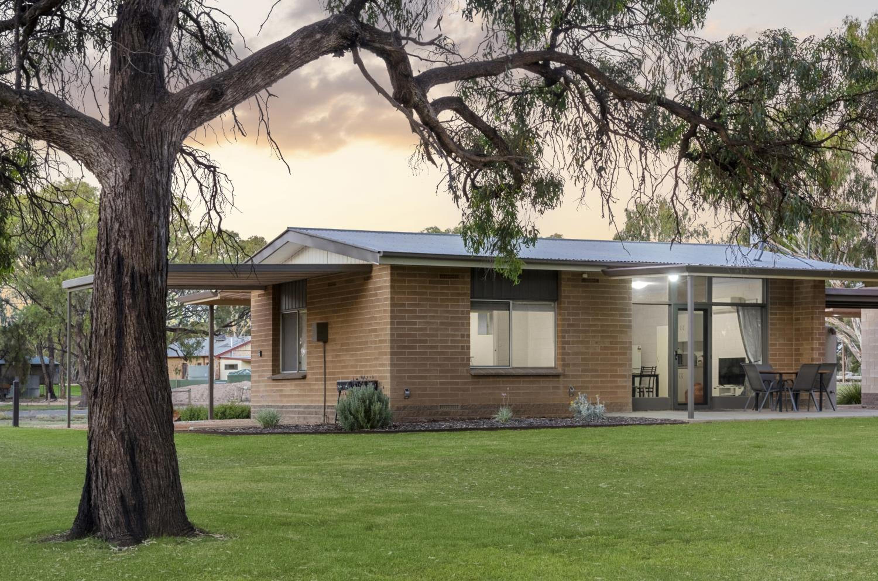Riversands Rest Accommodation Paringa - Coobah Cottage