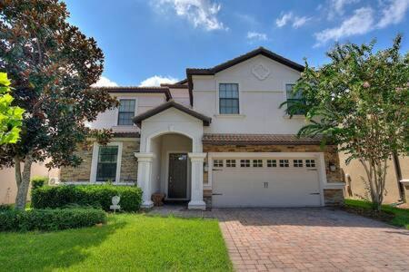 Perfect for Families - Pool, Smart TVs, & More!