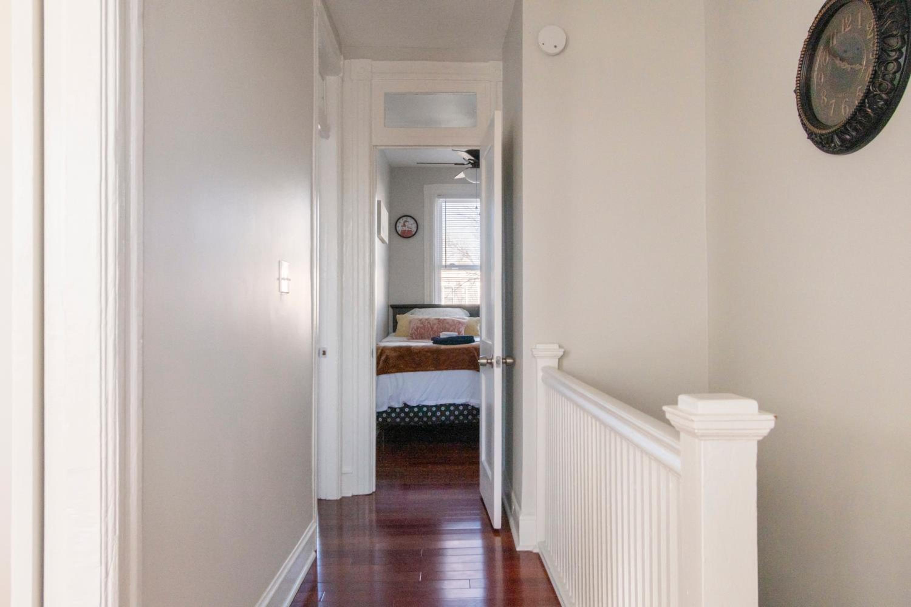 Comfortable 4 Bedroom Home with City View Near Capitol Hill Washington DC photo 5