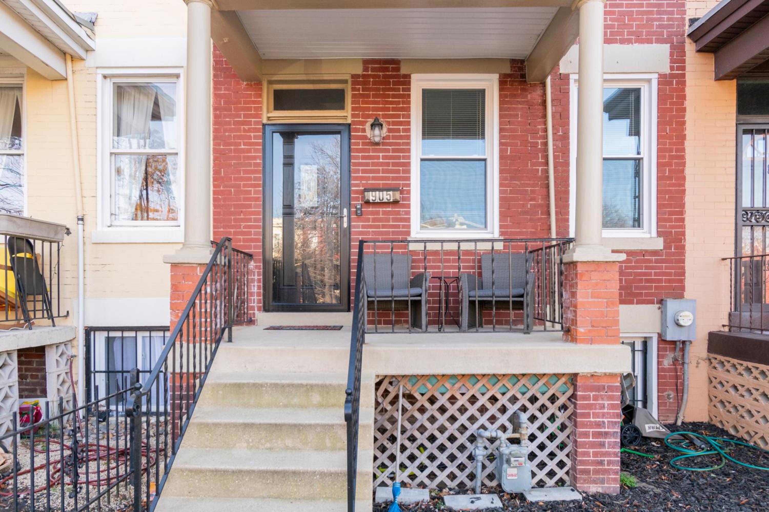Comfortable 4 Bedroom Home with City View Near Capitol Hill Washington DC photo 2