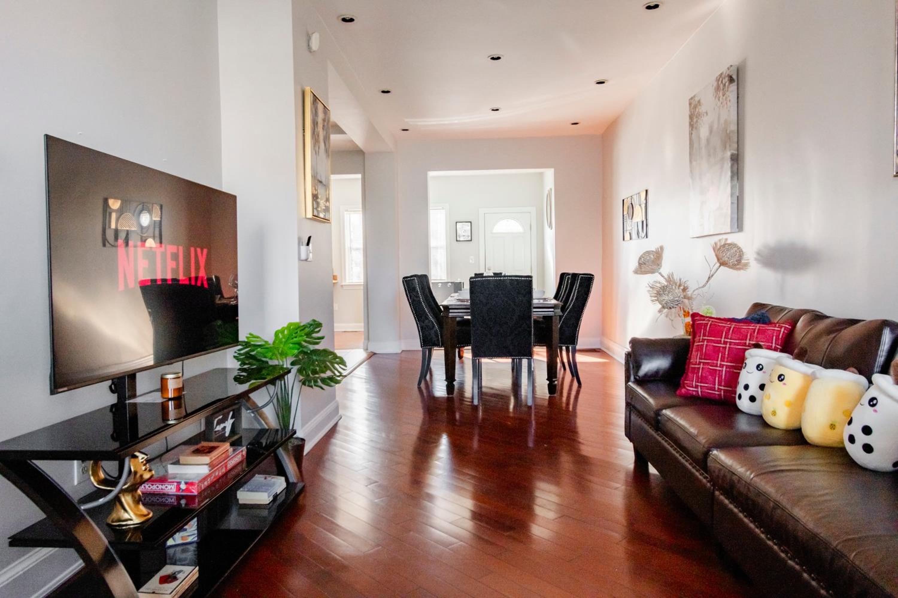 Comfortable 4 Bedroom Home with City View Near Capitol Hill Washington DC photo 4