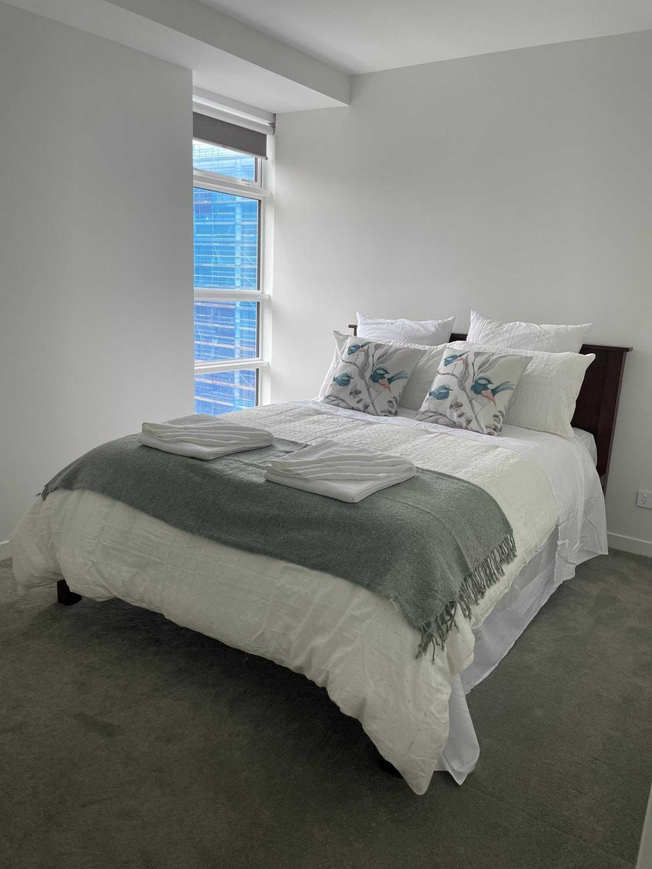 Harbor View Two Bedroom Apartment At Pinnacle view 3