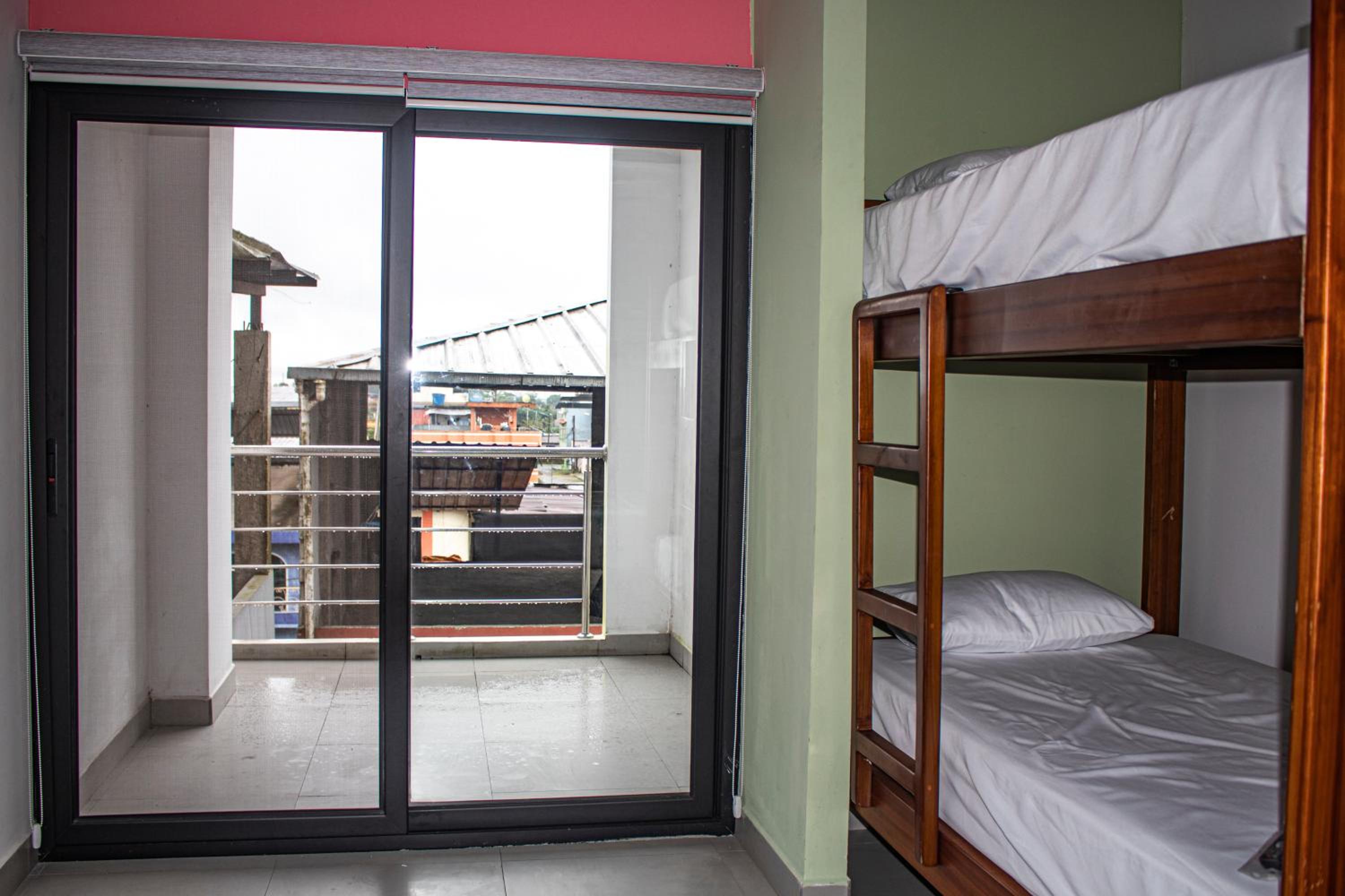 Salem D- Partment, photo 9
