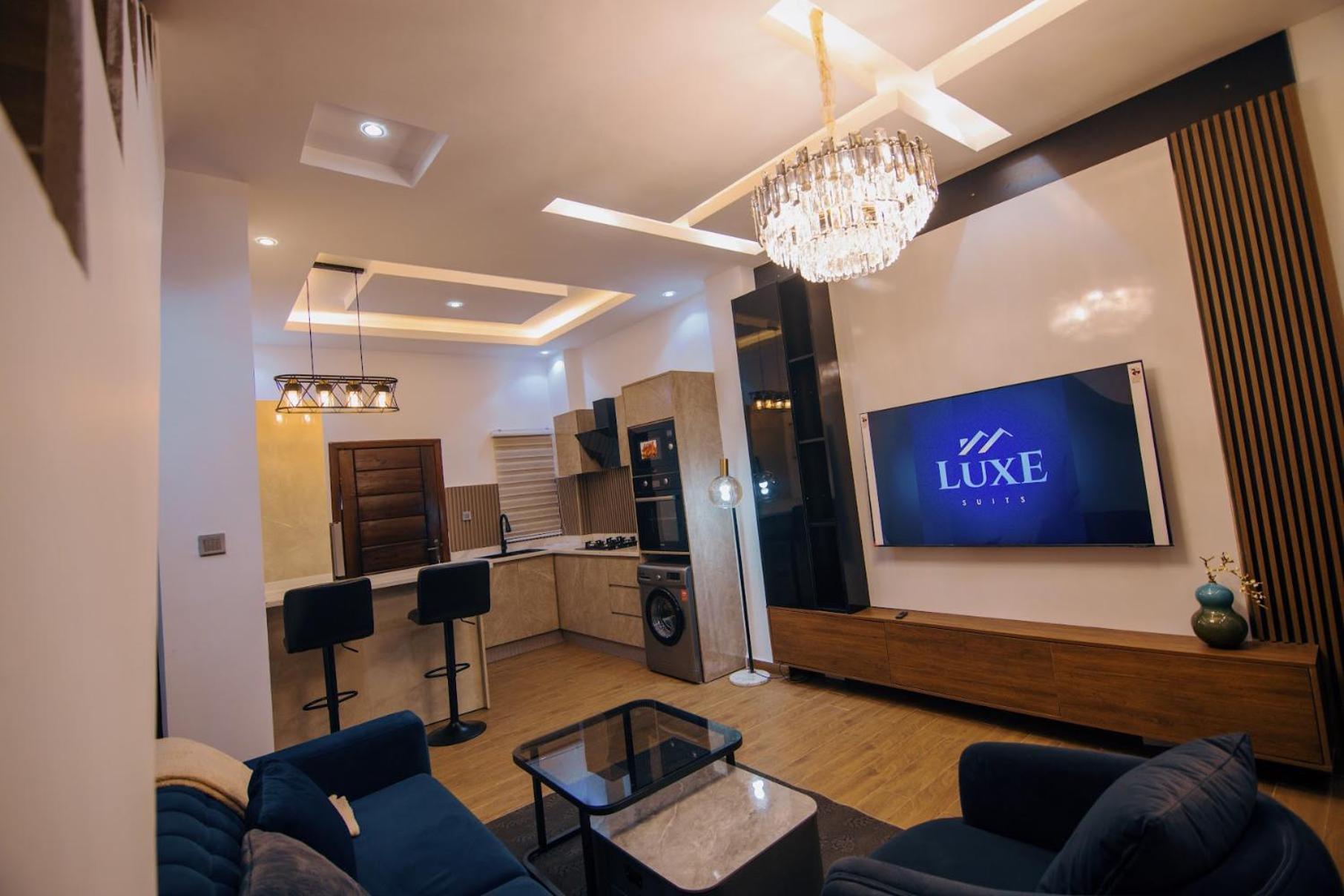 Big chill stays (luxe suits) view 4