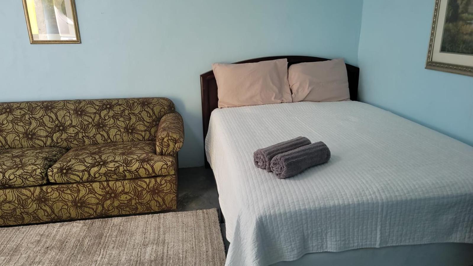 Beach Getaway with Cozy 2 Bedrooms near the Ocean, Arecibo view 4