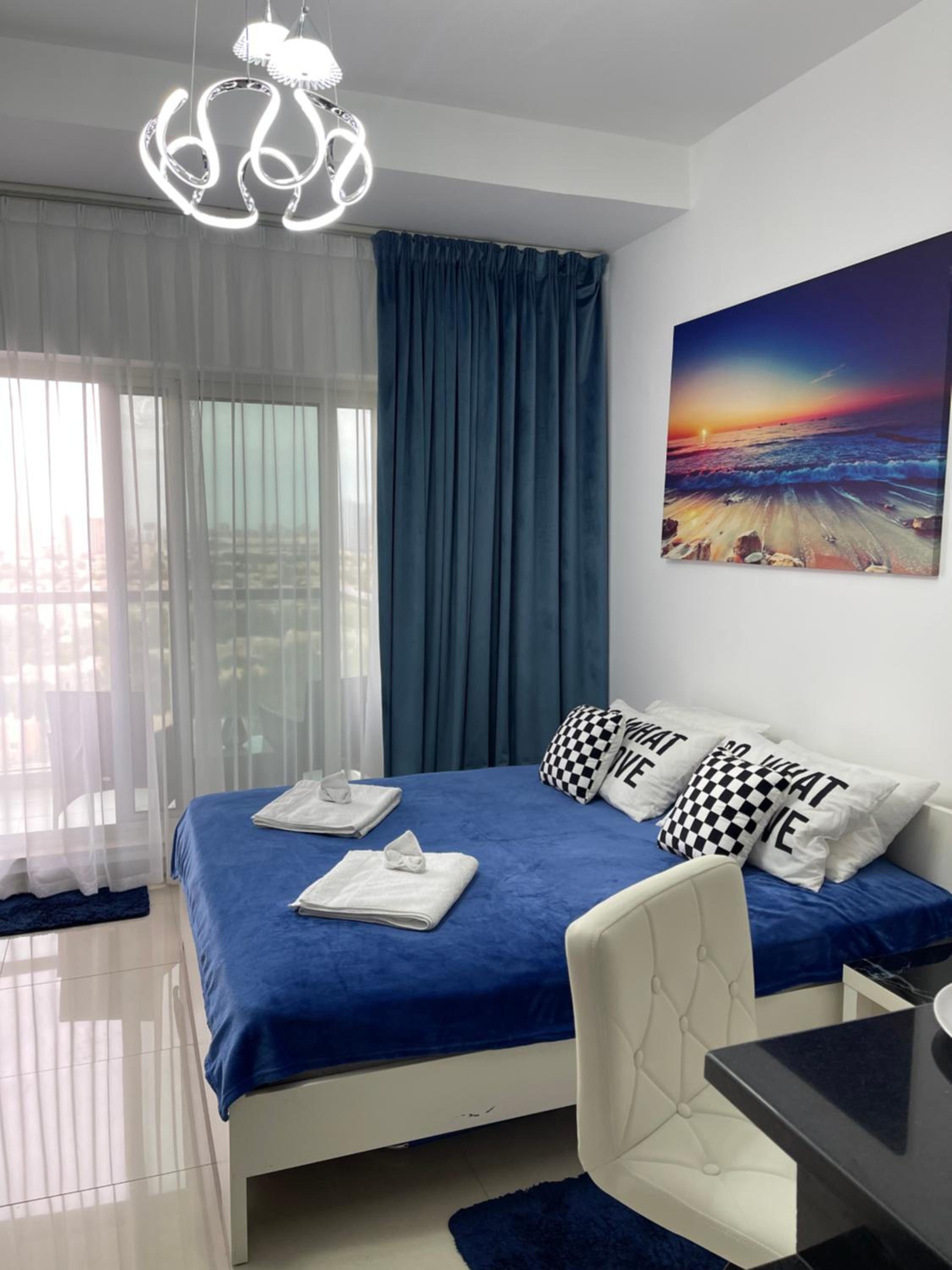 Big studio, Dubai SportCity, parking included