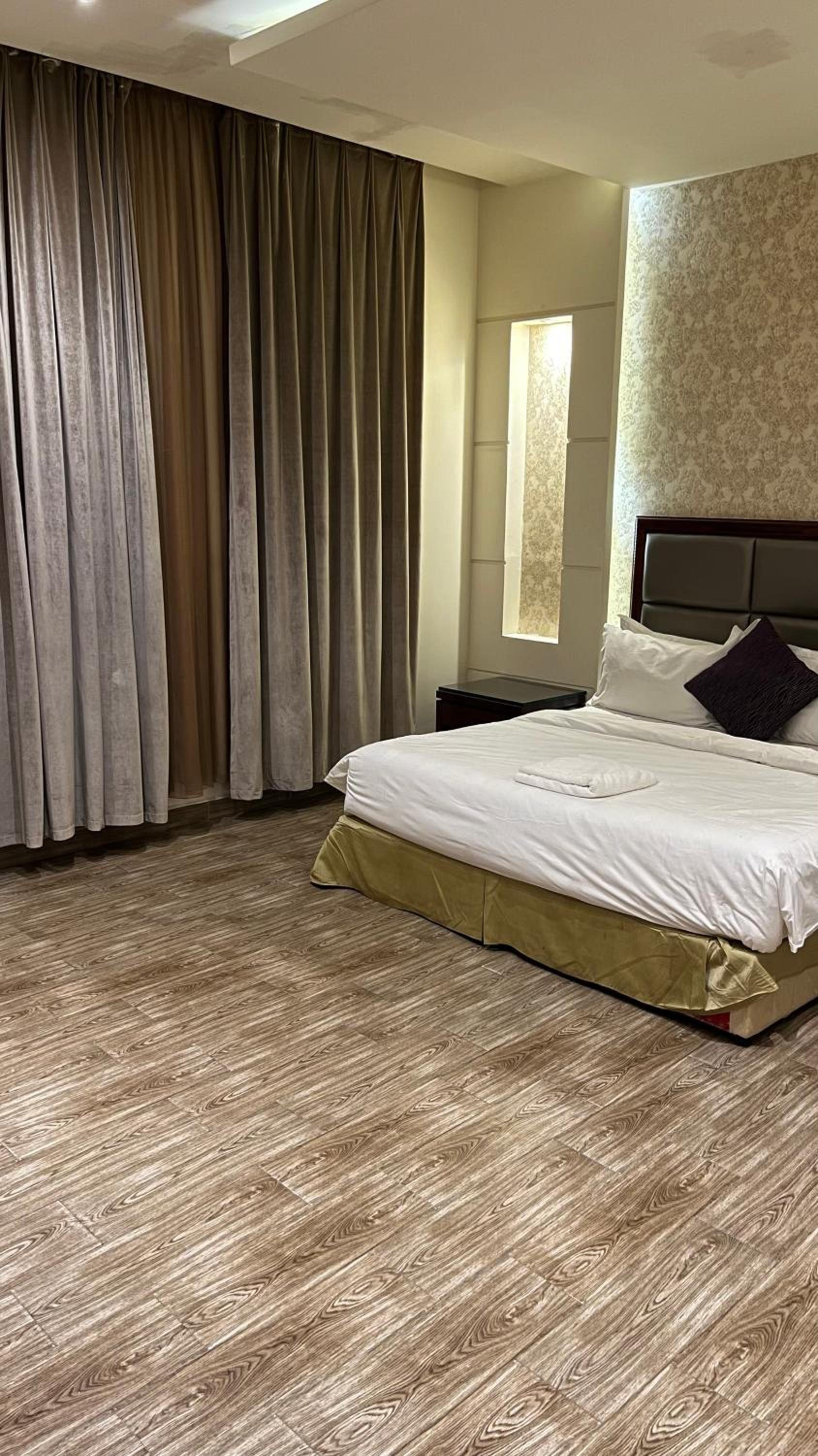 Tola Holiday House Al Rimal