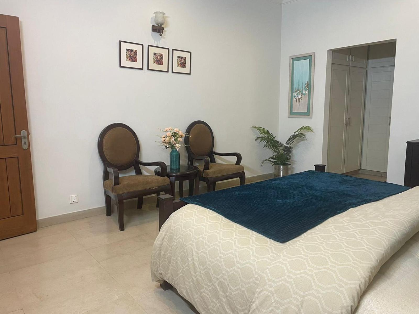 Family Friendly 2-Bedroom Home Upper Portion with Parking
