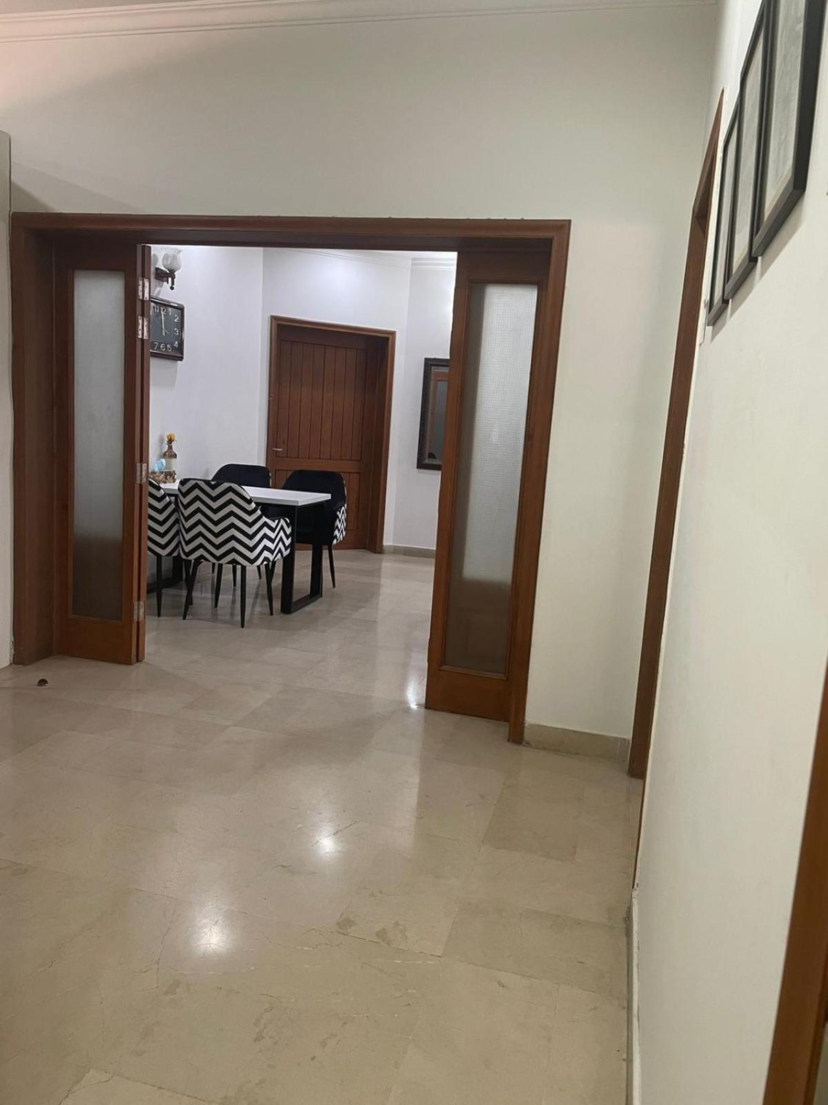 Family Friendly 2-Bedroom Home Upper Portion with Parking
