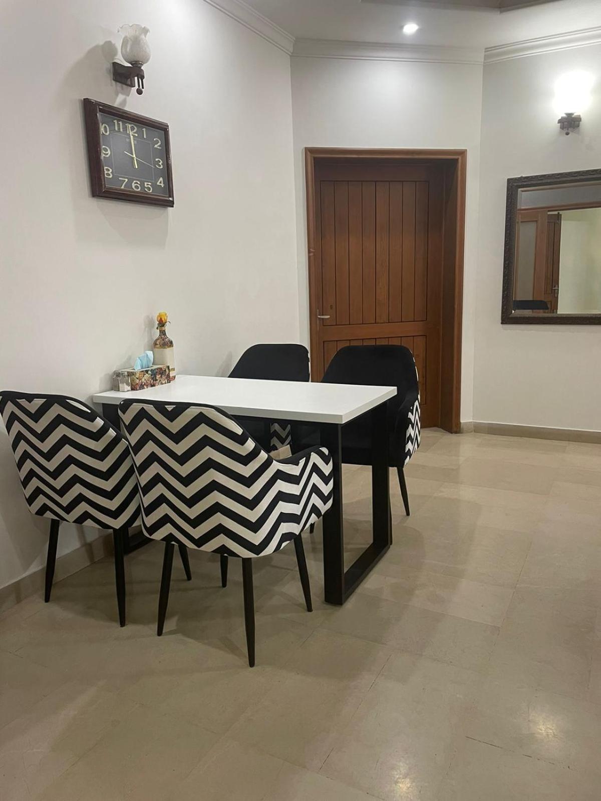 Family Friendly 2-Bedroom Home Upper Portion with Parking