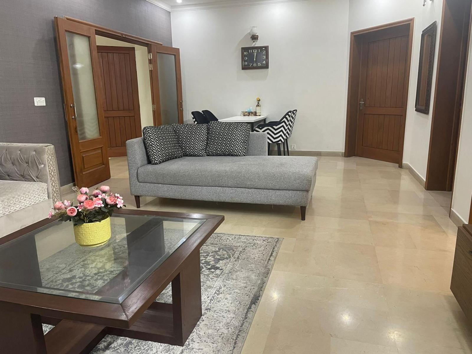 Family Friendly 2-Bedroom Home Upper Portion with Parking
