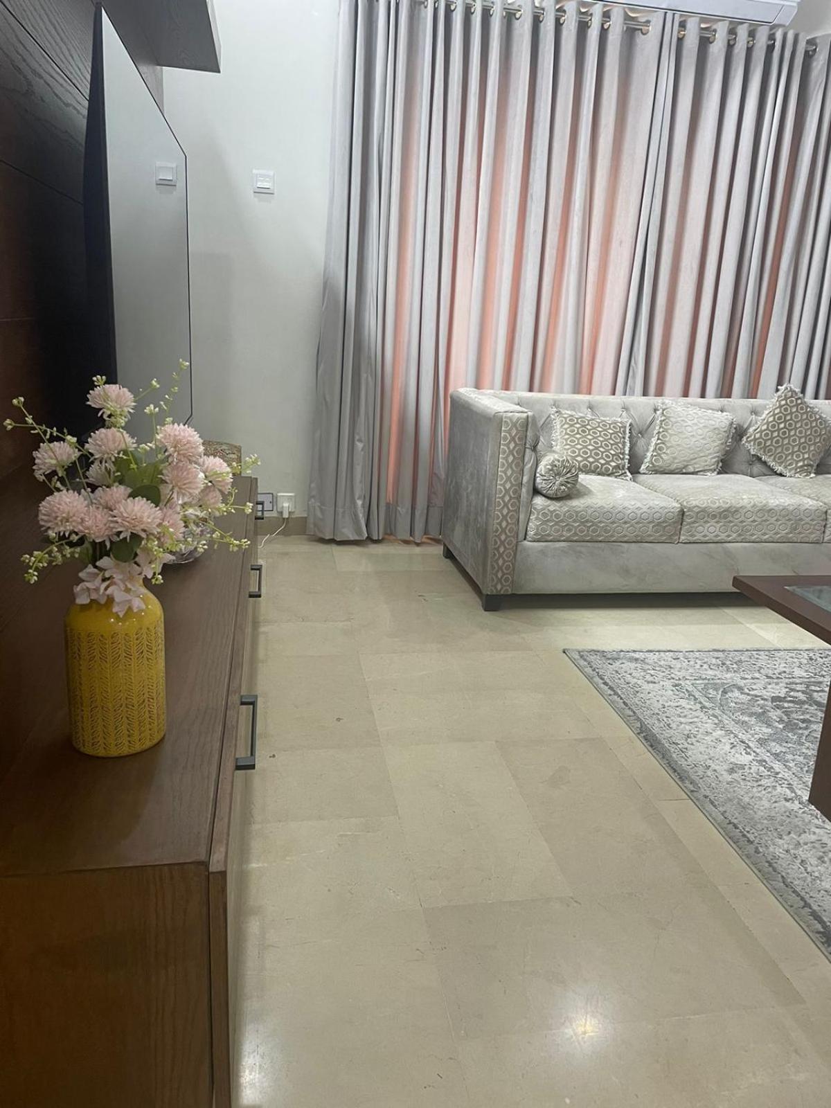 Family Friendly 2-Bedroom Home Upper Portion with Parking