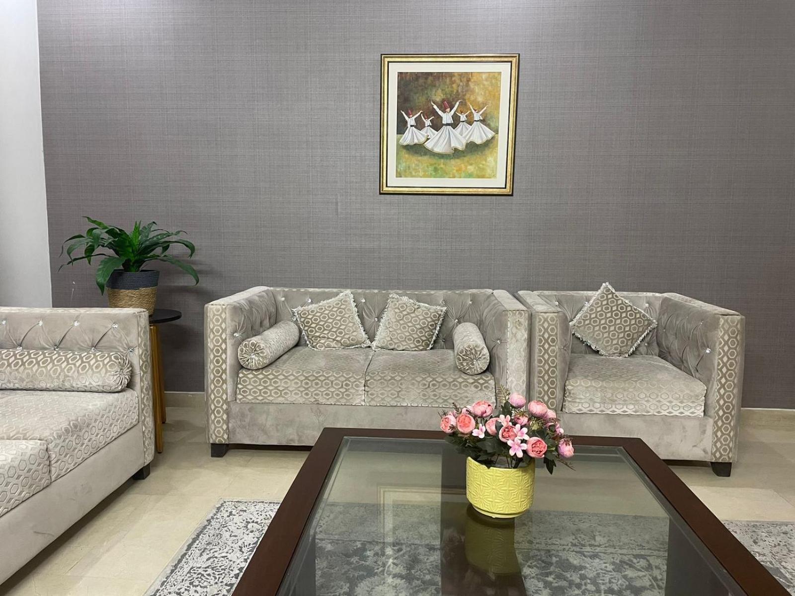 Family Friendly 2-Bedroom Home Upper Portion with Parking