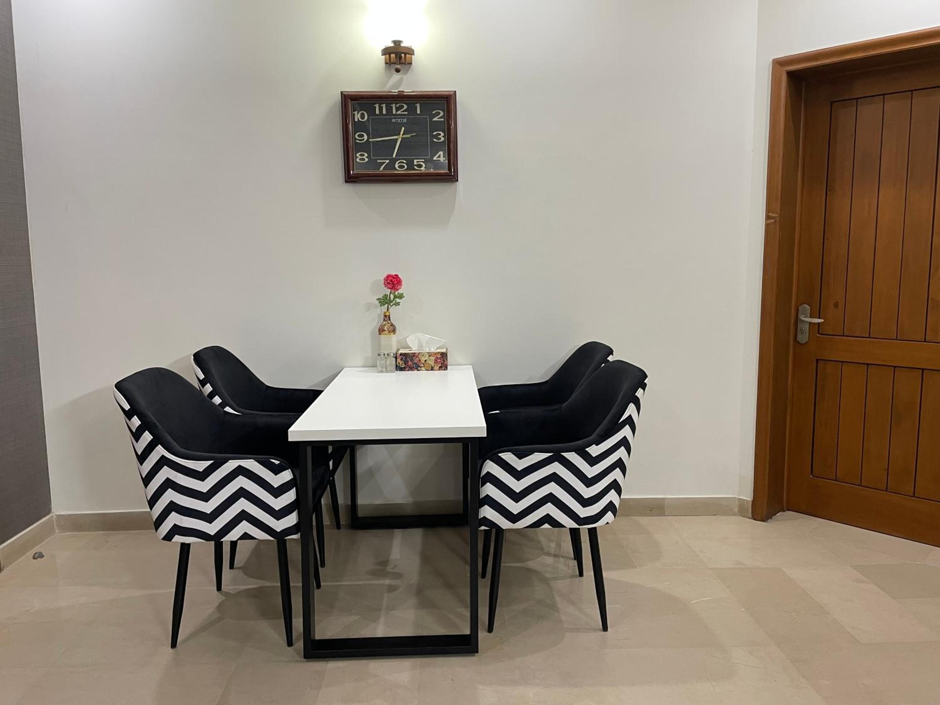 Family Friendly 2-Bedroom Home Upper Portion with Parking