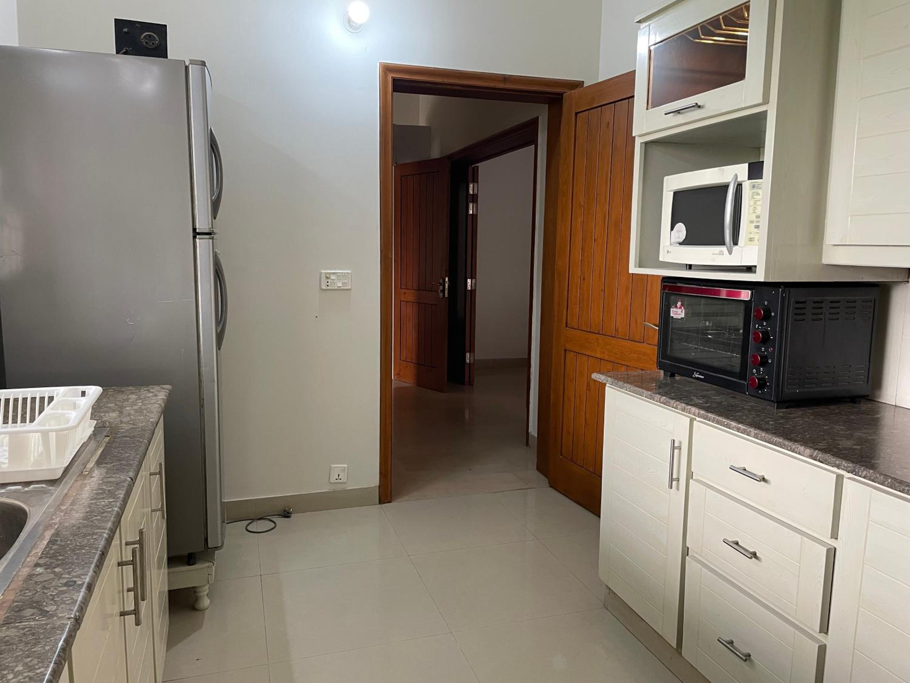 Family Friendly 2-Bedroom Home Upper Portion with Parking