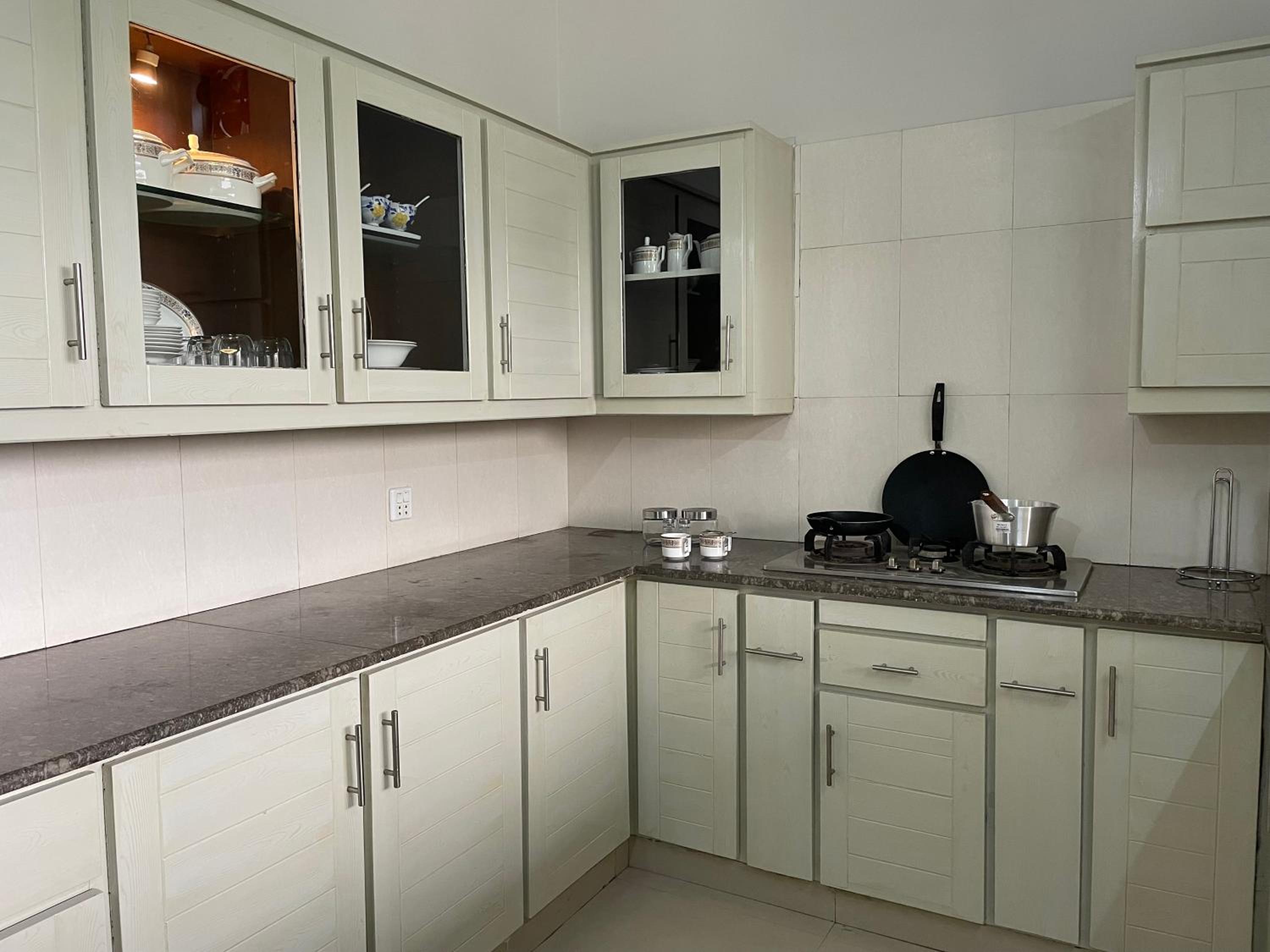 Family Friendly 2-Bedroom Home Upper Portion with Parking