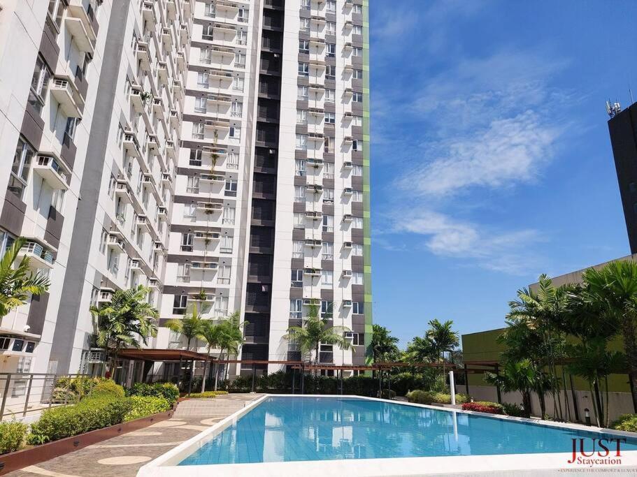 Centrio Tower City View -Netflix