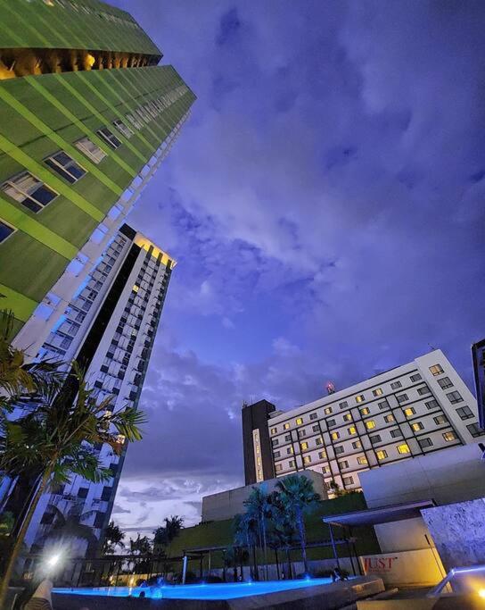 Centrio Tower City View -Netflix