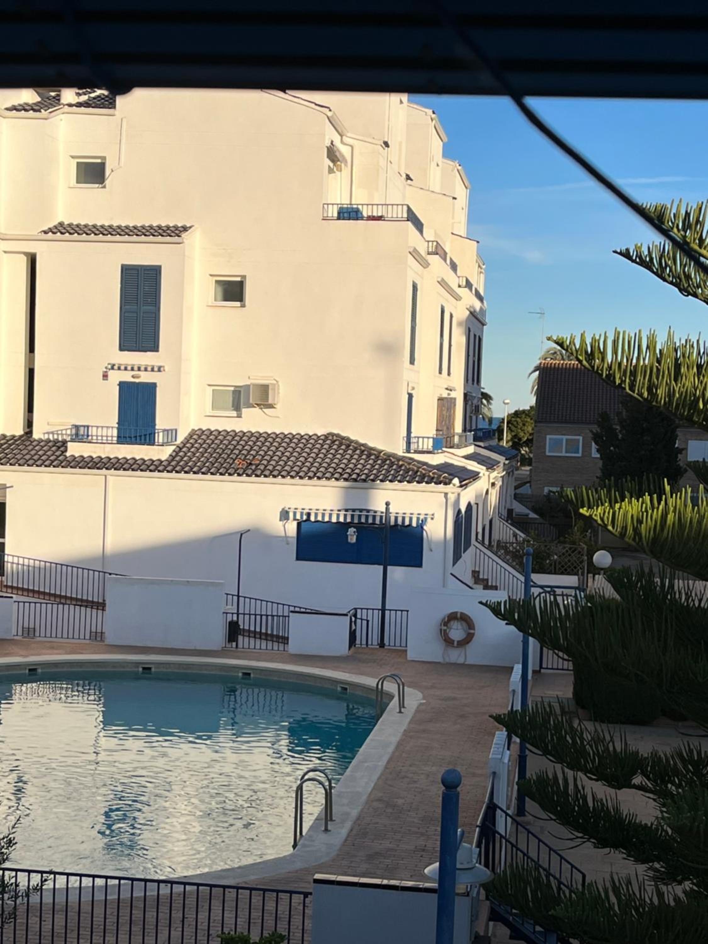 MAGNÍFICO ADOSADO CERCA DEL MAR