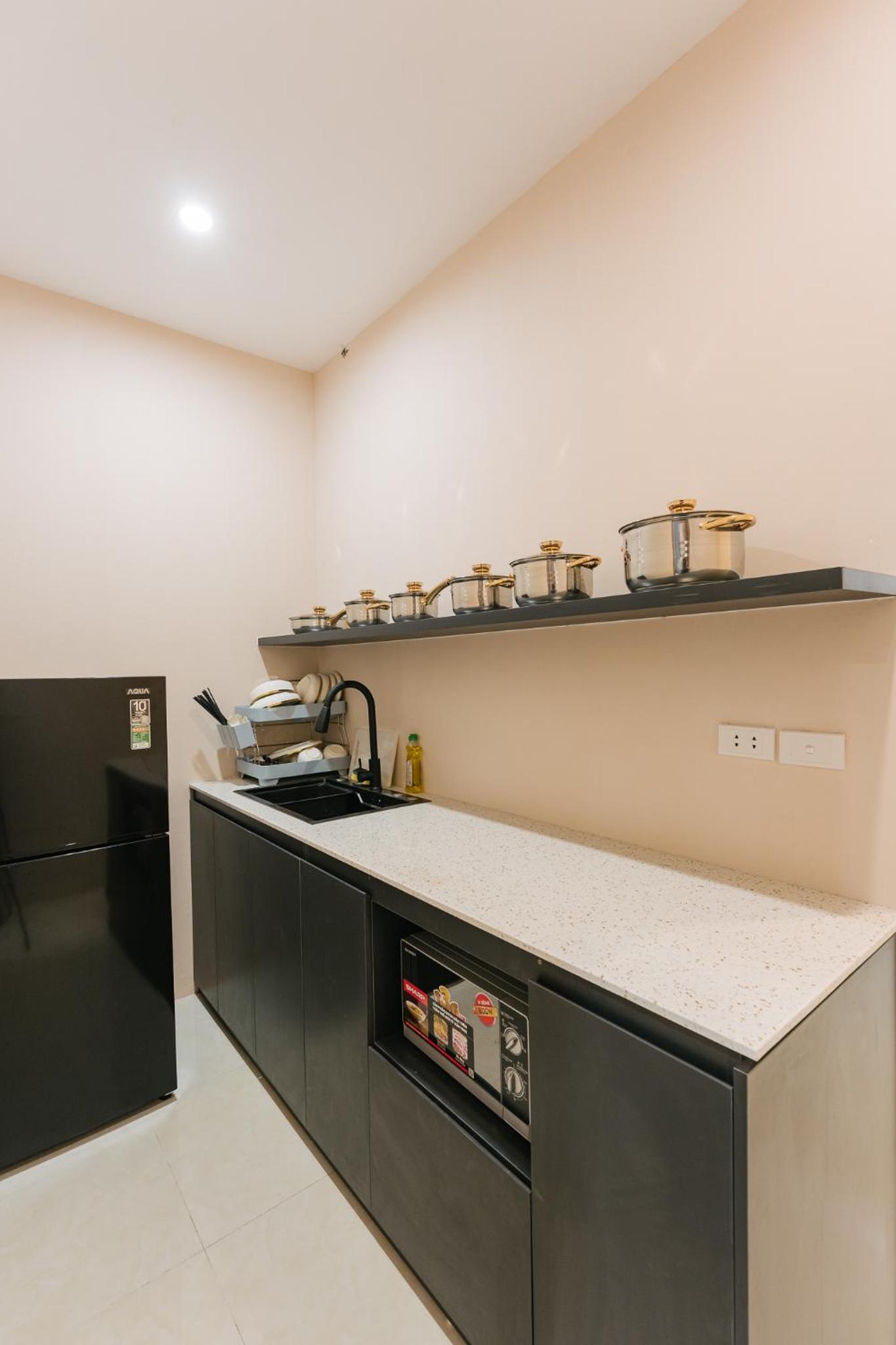 City view/ Central/ Big Bacony/2Br/1’ to lake