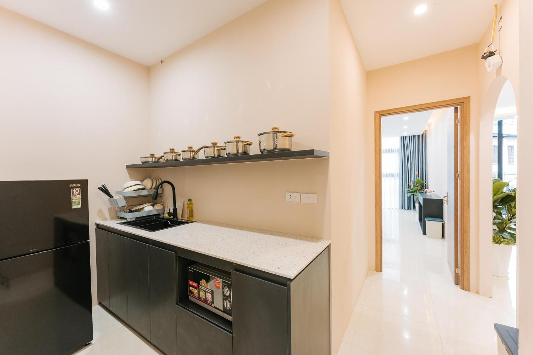 City view/ Central/ Big Bacony/2Br/1’ to lake