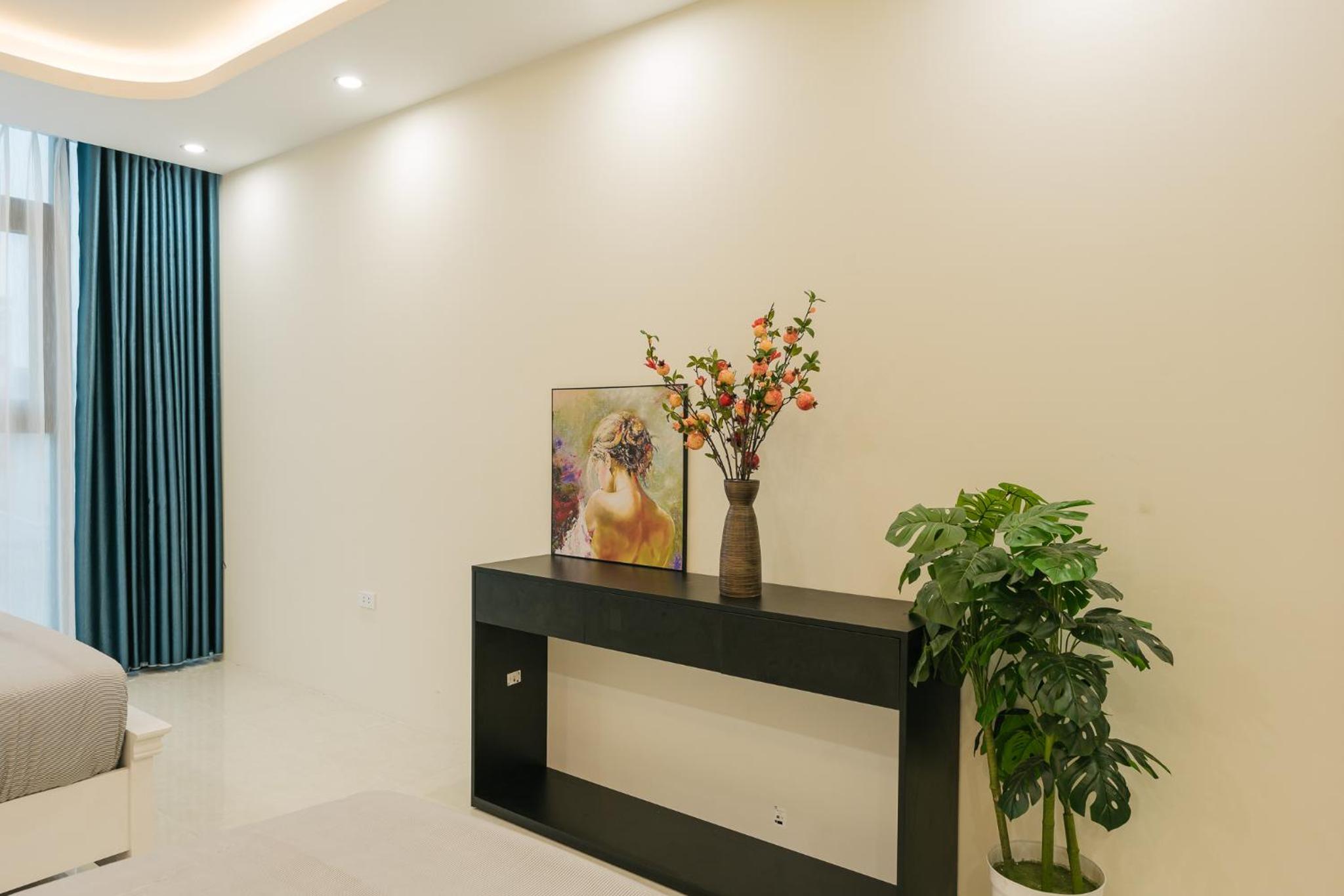 City view/ Central/ Big Bacony/2Br/1’ to lake