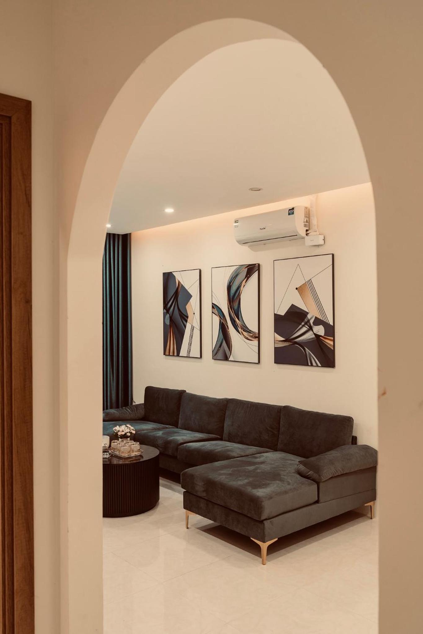 City view/ Central/ Big Bacony/2Br/1’ to lake