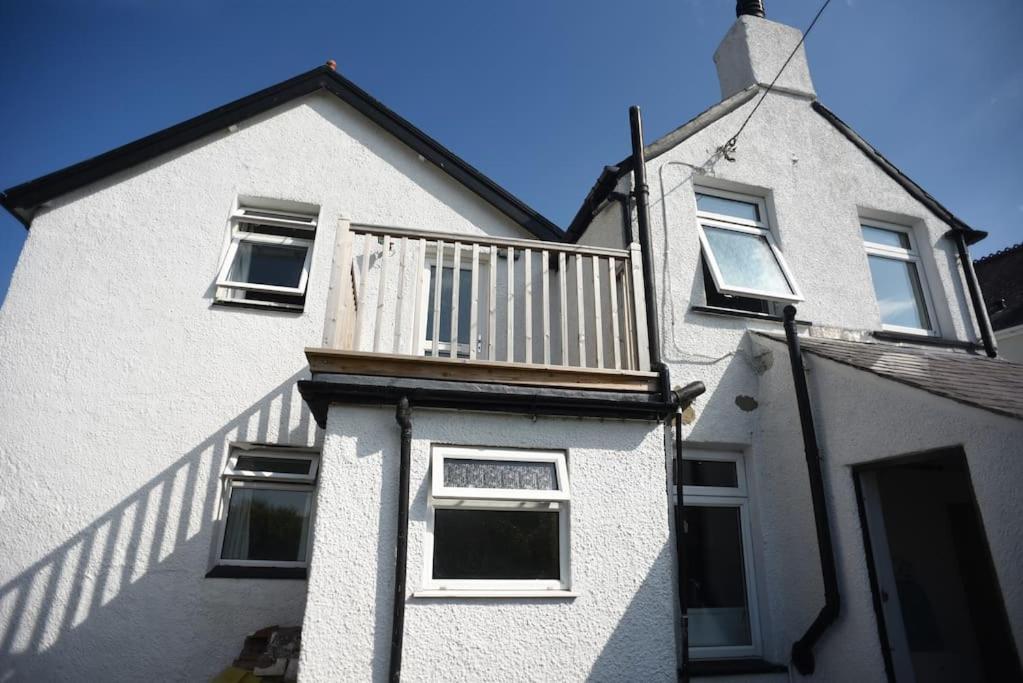 Lovely family holiday home near Benllech Beach view 3