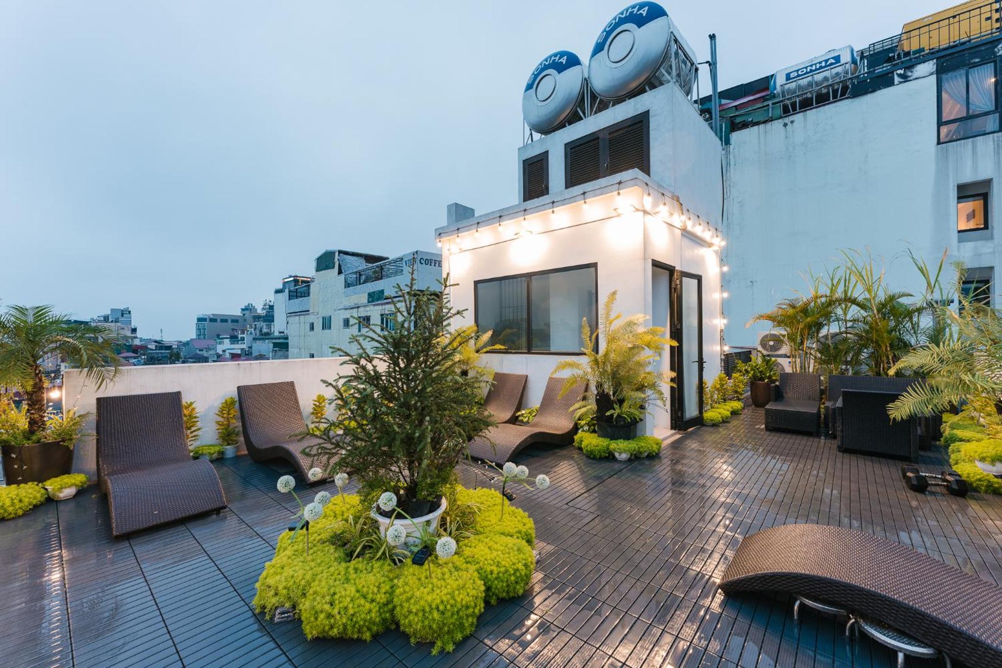 City view/ Central/ Big Bacony/2Br/1’ to lake